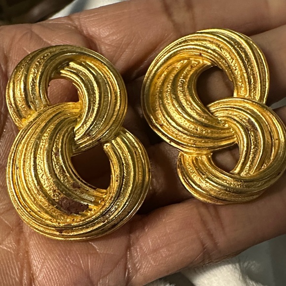 Jewelry - Vintage Gold Statement Earrings